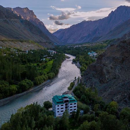 Hotel Chhutuk Heights Kargil Esterno foto