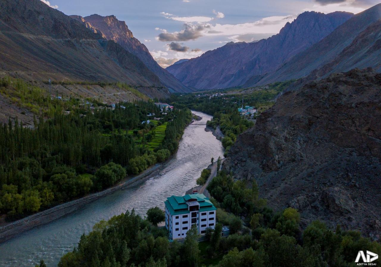 Hotel Chhutuk Heights Kargil Esterno foto