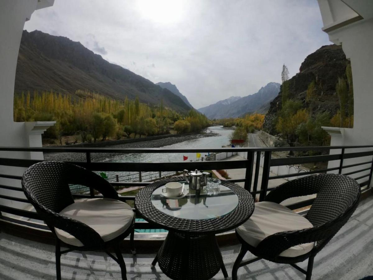 Hotel Chhutuk Heights Kargil Esterno foto