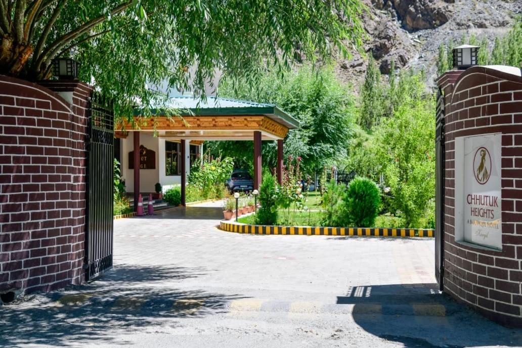 Hotel Chhutuk Heights Kargil Esterno foto