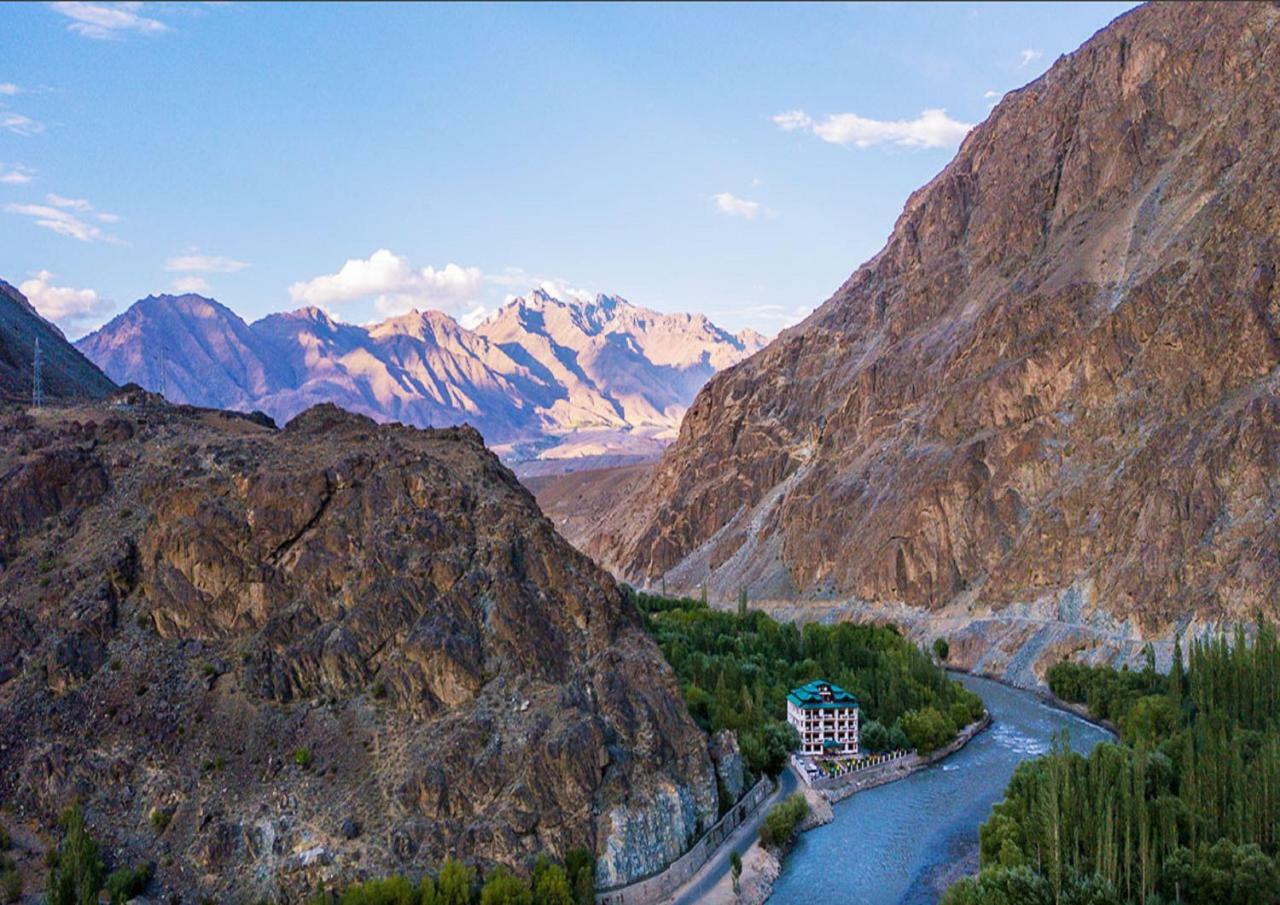 Hotel Chhutuk Heights Kargil Esterno foto