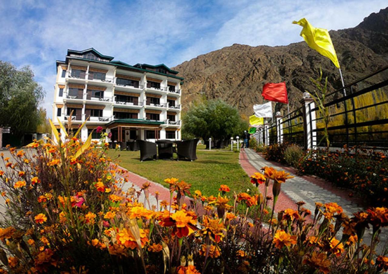 Hotel Chhutuk Heights Kargil Esterno foto